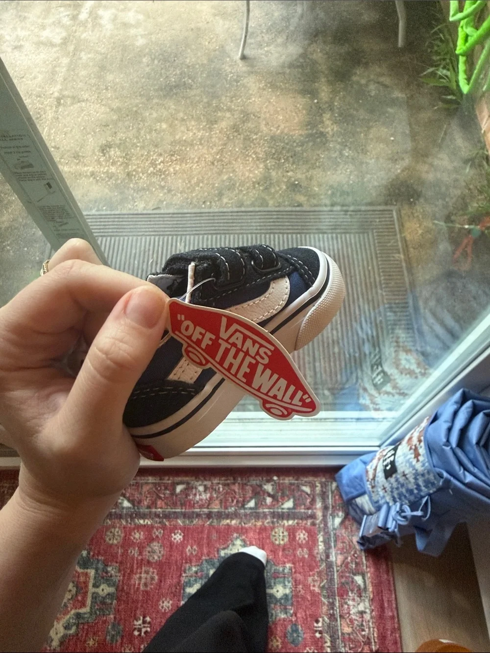Vans Toddler Old Skool V Sneaker in Navy and White